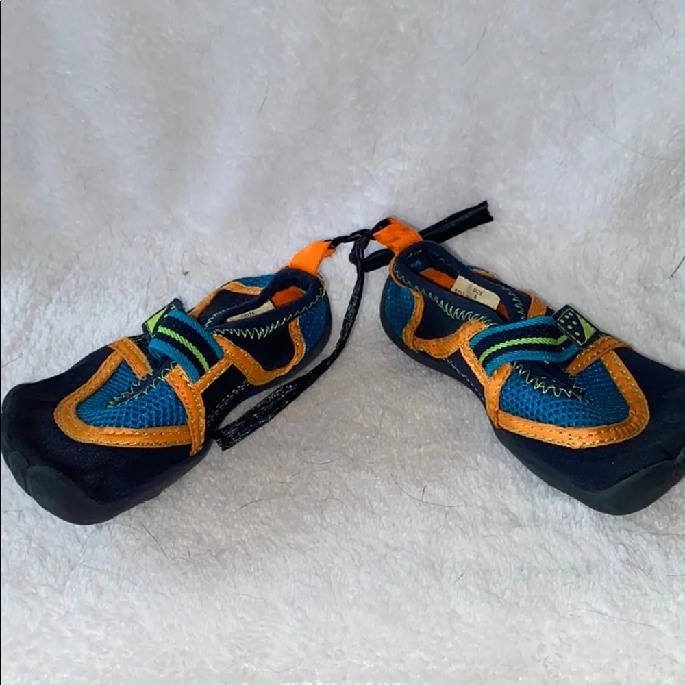 🌟 CHILDREN’s PLACE: Infant Boys- Water shoes- Size 5